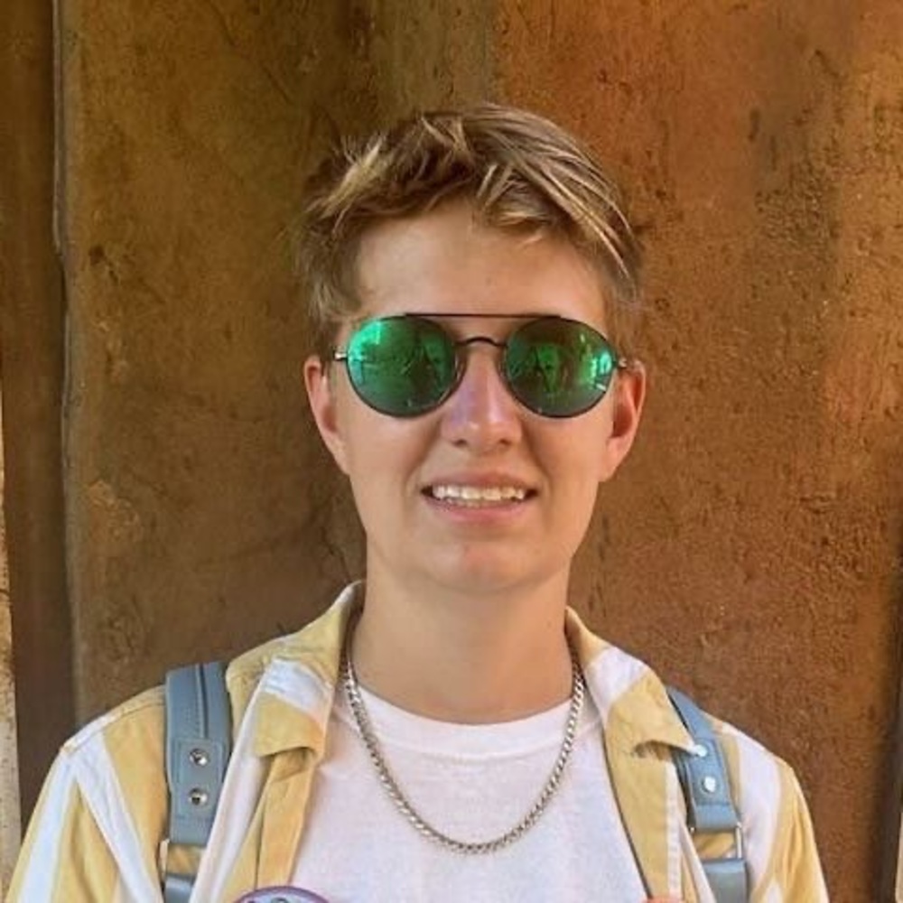 Meet your Posher, Alex
